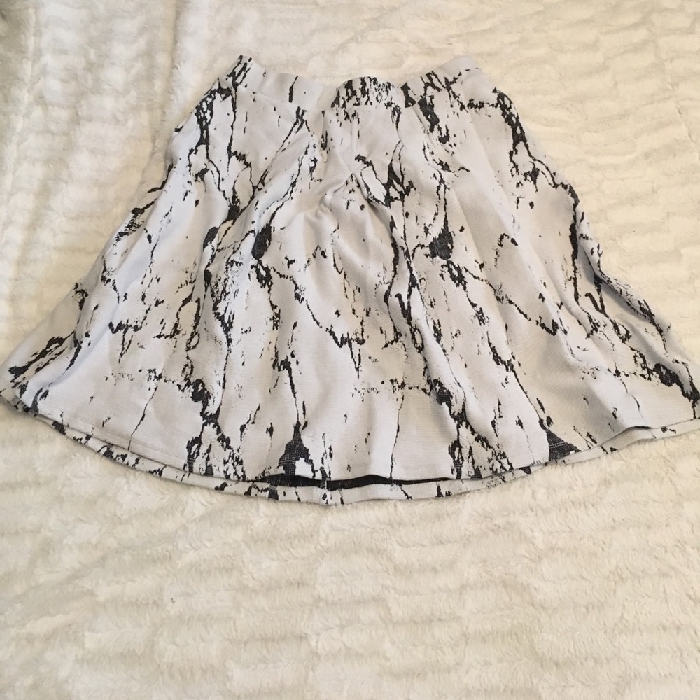 Elegant Black and White Midi Skirt